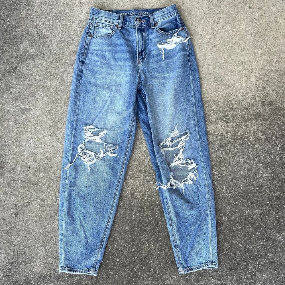 American Eagle AE Ripped Distressed Relaxed Mom Jean Daylight Destroy US 0 Reg - Picture 1 of 11